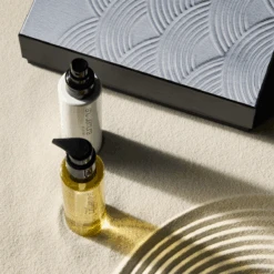 Coffret Noël Essence Absolue & Izumi Tonic Shu Uemura 7 Coffret Noël Essence Absolue & Izumi Tonic Shu Uemura -Produits Coiffure Soldes shampooing et soin ultimate reset 57212.1760512304